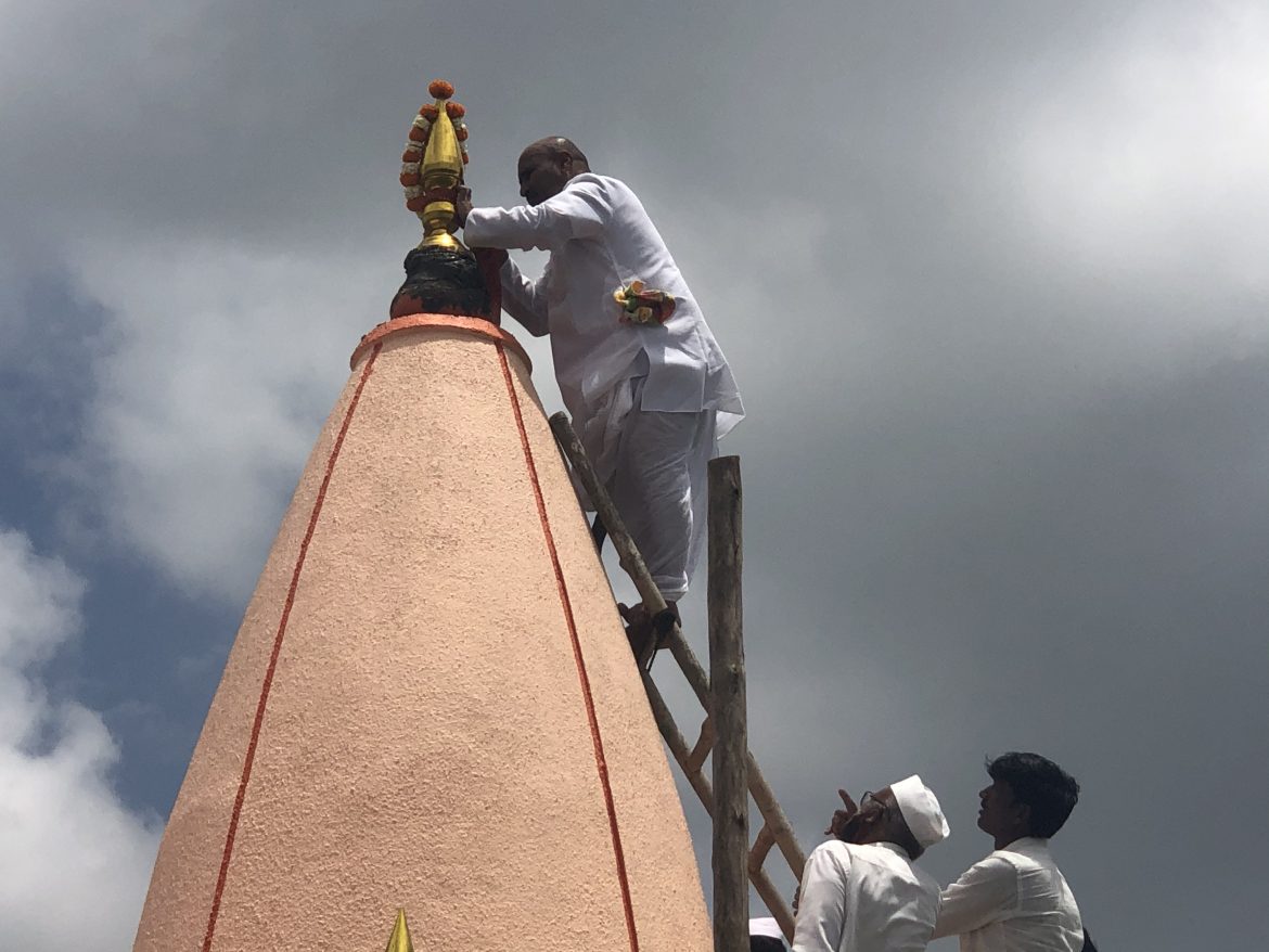 परमपुज्य परशुरामजी महाराज वाघ यांच्या हस्ते आंबळे येथे कलशारोहनाचा कार्यक्रम संपन्न