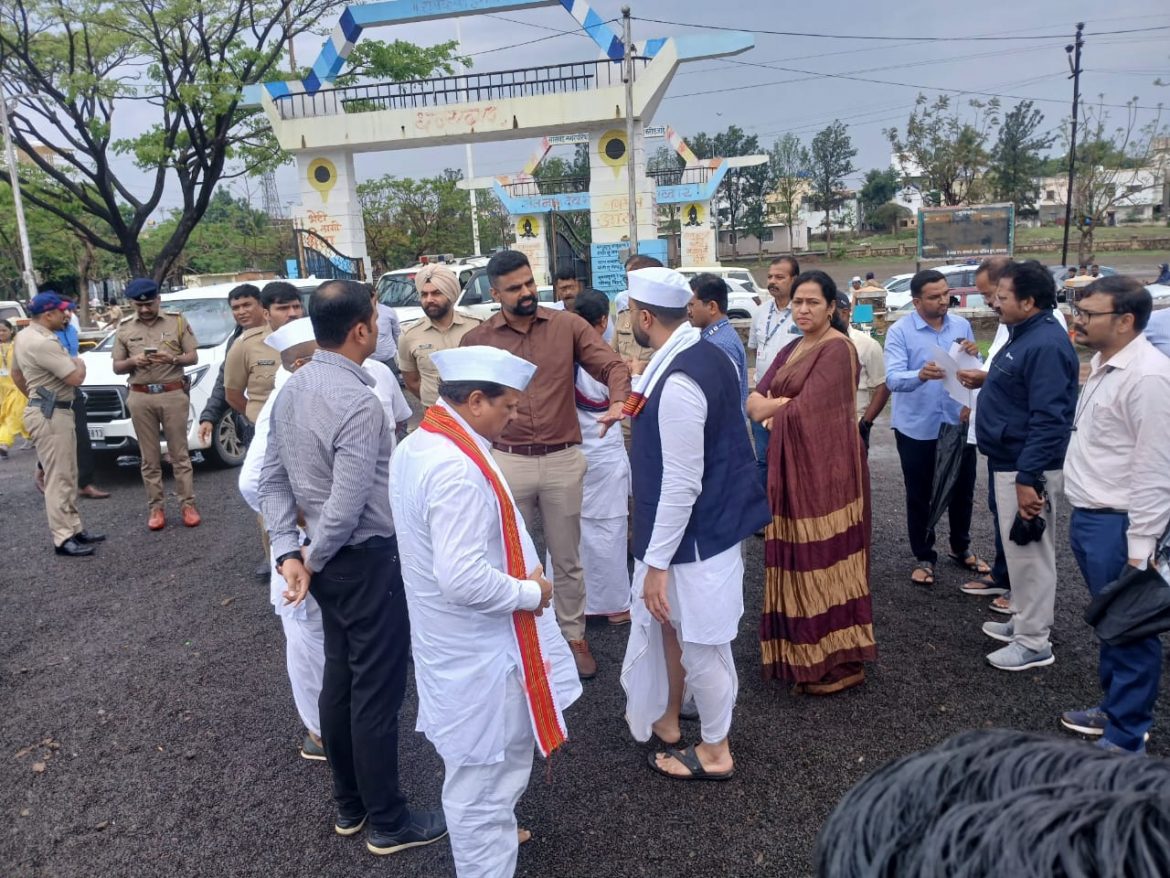 सासवडच्या पालखीतळाची प्रशासन व आळंदी संस्थांकडून पाहणी