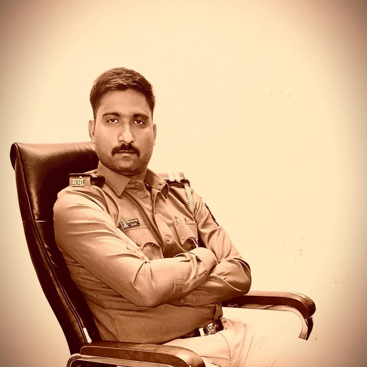 Pune news!!!!आत्महत्या करीत असल्याची पोस्ट करणारे यवत पोलिस स्टेशनमधील पोलिस कर्मचारी निखिल रणदिवे अखेर घरी परतले