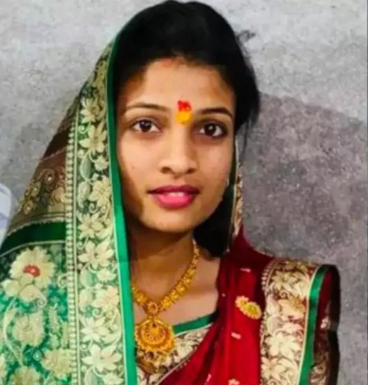 खळबळजनक!!!!  तीनच वर्षापुर्वी लग्न,कौटुंबिक वादातून पतीने पत्नीची केली हत्या;मृतदेहाला शेतातील कडब्यात जाळण्याचा प्रयत्न